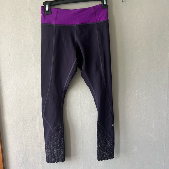 Lululemon Dark Purple Tight Stuff Scalloped Reflective Leggings Size 4 - Picture 1 of 7